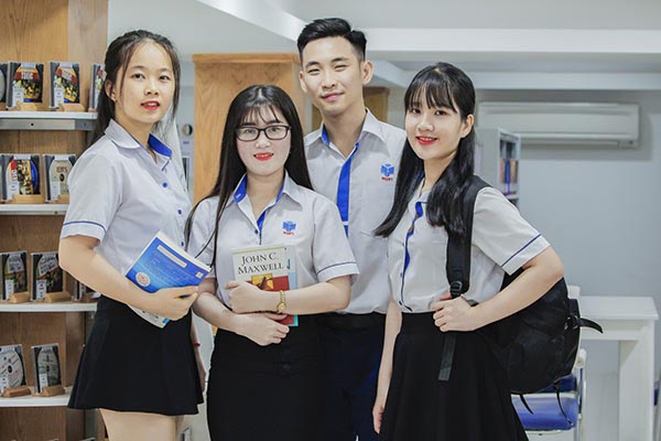 Đồng phục áo sơ mi của trường Đại học HUFI