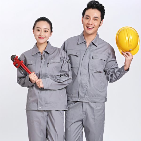 Đồng phục công nhân xây dựng có màu xám giúp chống bám bẩn hiệu quả