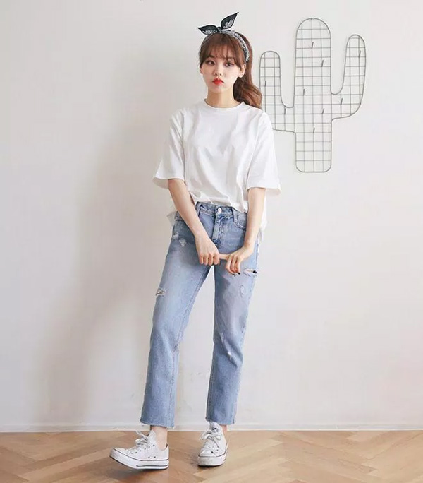 Phối quần jean với áo oversize