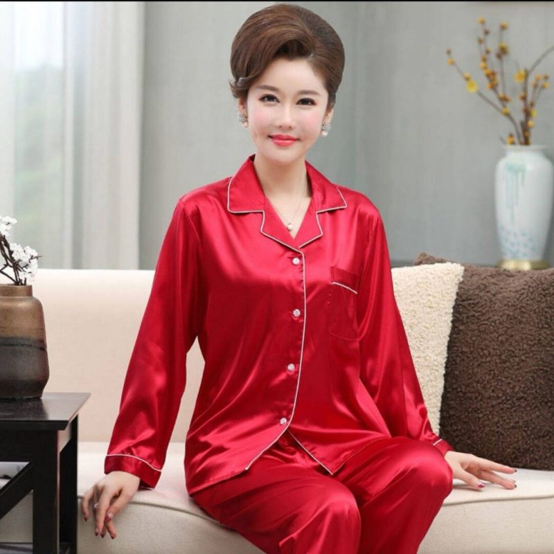 Quần áo ngủ cho phụ nữ trung niên: đồ ngủ pijama lụa chất lượng