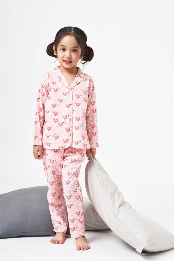 Xưởng may đồ bộ chuyên sản xuất các mẫu đồ bộ pijama mặc nhà cho bé gái 